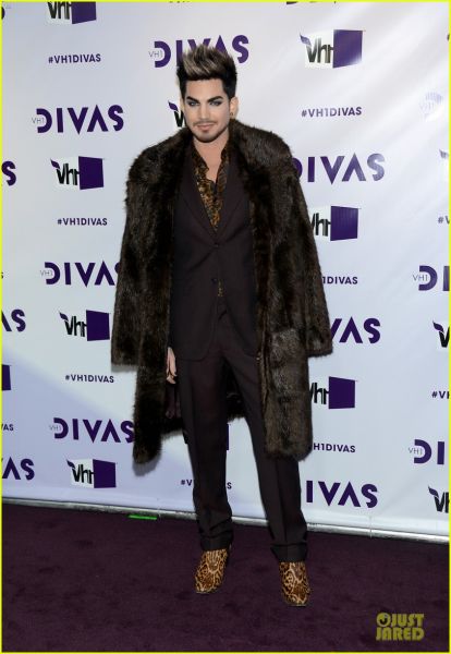 adam-lambert-vh1-divas-host-06.jpg