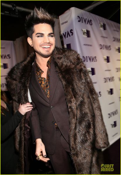 adam-lambert-vh1-divas-host-14.jpg