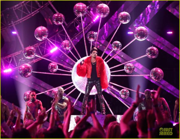 adam-lambert-vh1-divas-performances-watch-now-03.jpg