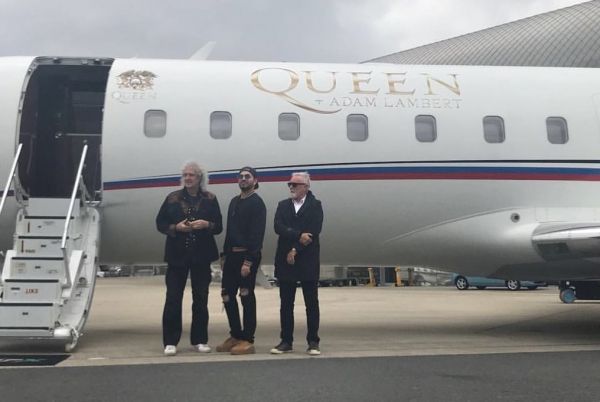 Créditos: Adam Lambert

