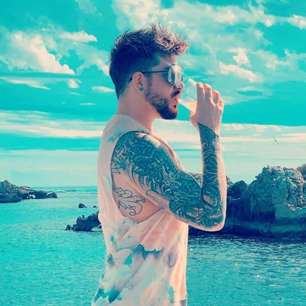 Créditos: Adam Lambert
