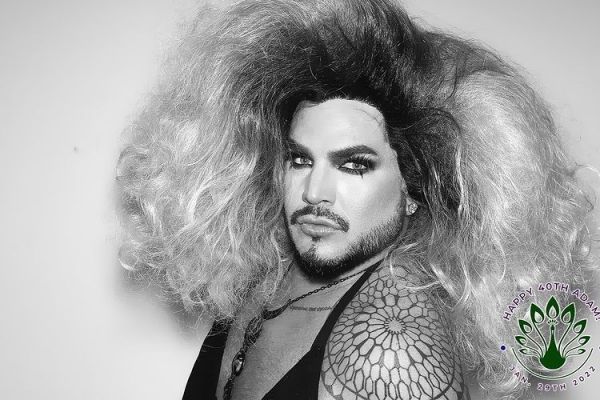 Créditos: Adam Lambert
