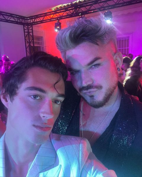 Créditos: Adam Lambert
