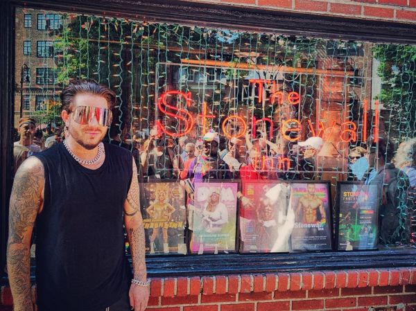 Créditos: Adam Lambert

