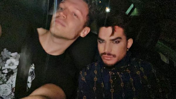 Créditos: Adam Lambert
