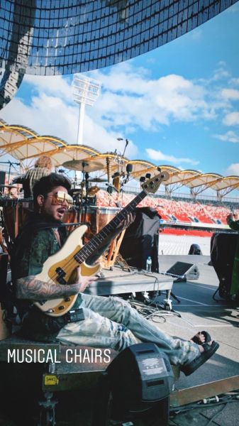 Créditos: Adam Lambert
