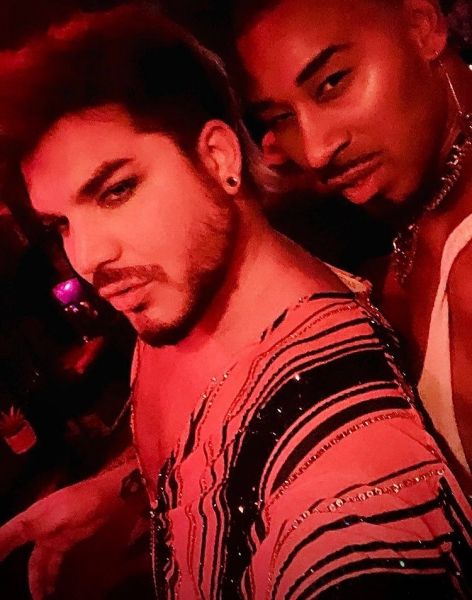 Créditos: Adam Lambert
