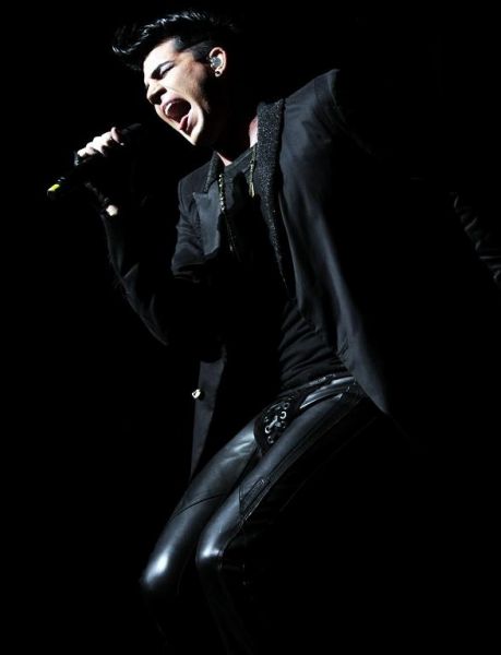 04/01
Créditos: Adam Lambert Photo Album / The Fuzzy Tube 
