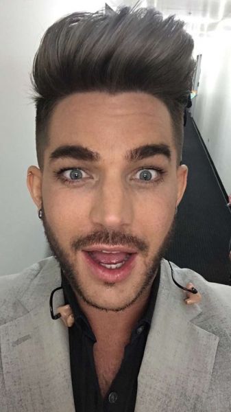 Créditos: Adam Lambert
