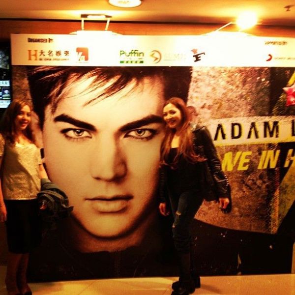 Créditos: Adam Lambert TV
