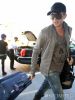 adam-lambert-airport-09252012-07-675x900.jpg