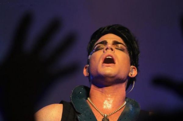 04/05
Créditos: Adam Lambert Photo Album / The Fuzzy Tube
