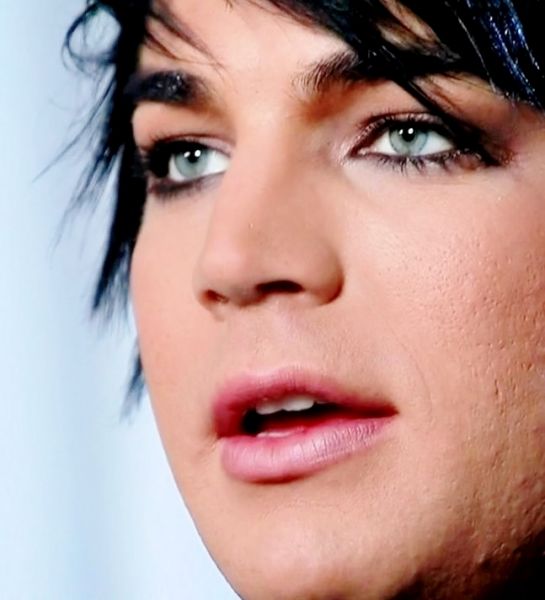 22/04
Créditos: Adam Lambert Photo Album / The Fuzzy Tube
