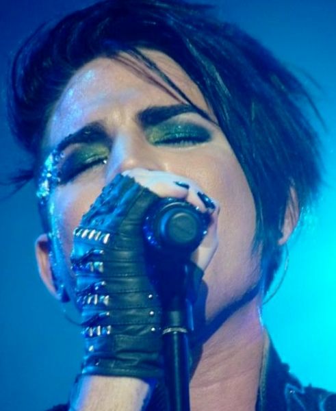 25/06
Créditos: Adam Lambert Photo Album / The Fuzzy Tube
